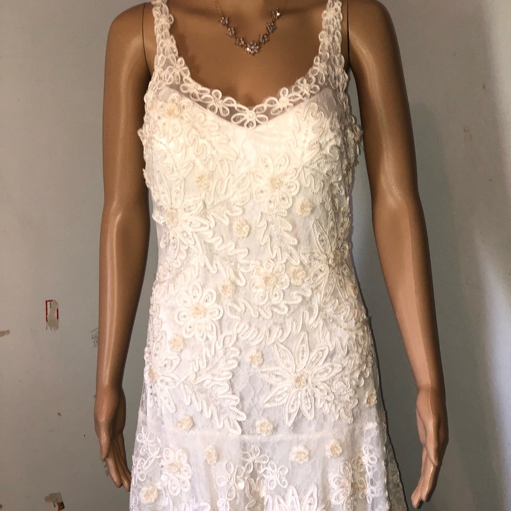 White lace sweetheart dress